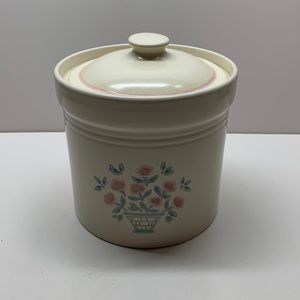 Pfaltzgraff 2 1/2 quart canister floral stoneware cookie jar treats